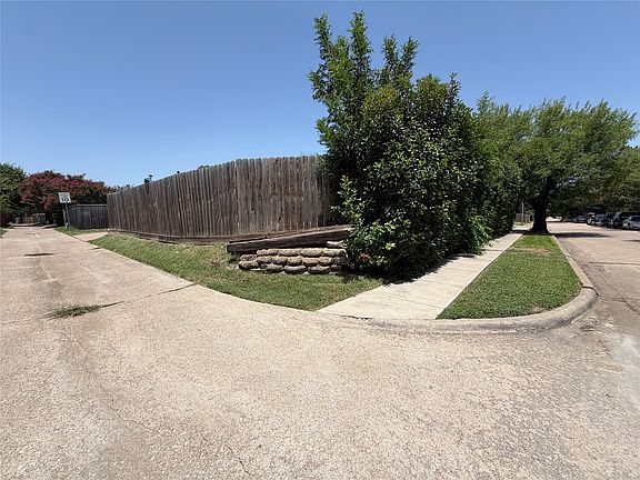 5th image of 413 Hemlock Dr