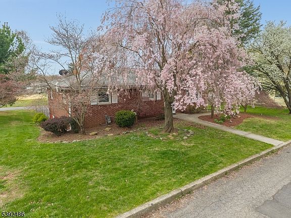 2nd image of 904 Sampson Ave
