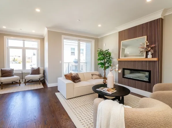 15 Tanglewood Rd #B, Dorchester Center, MA 02124