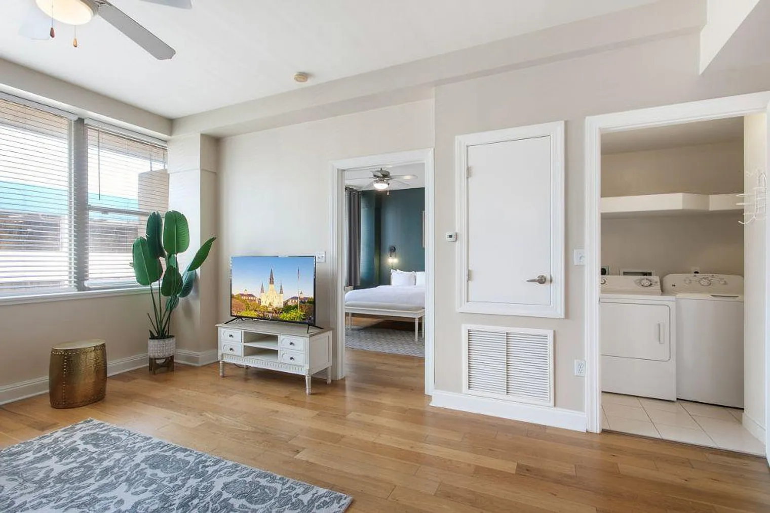 1 bed, 2.0 bath, 430 sqft, $4,211 — Photo 3