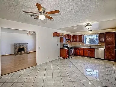 2808 E Avenue R12 — Photo 4