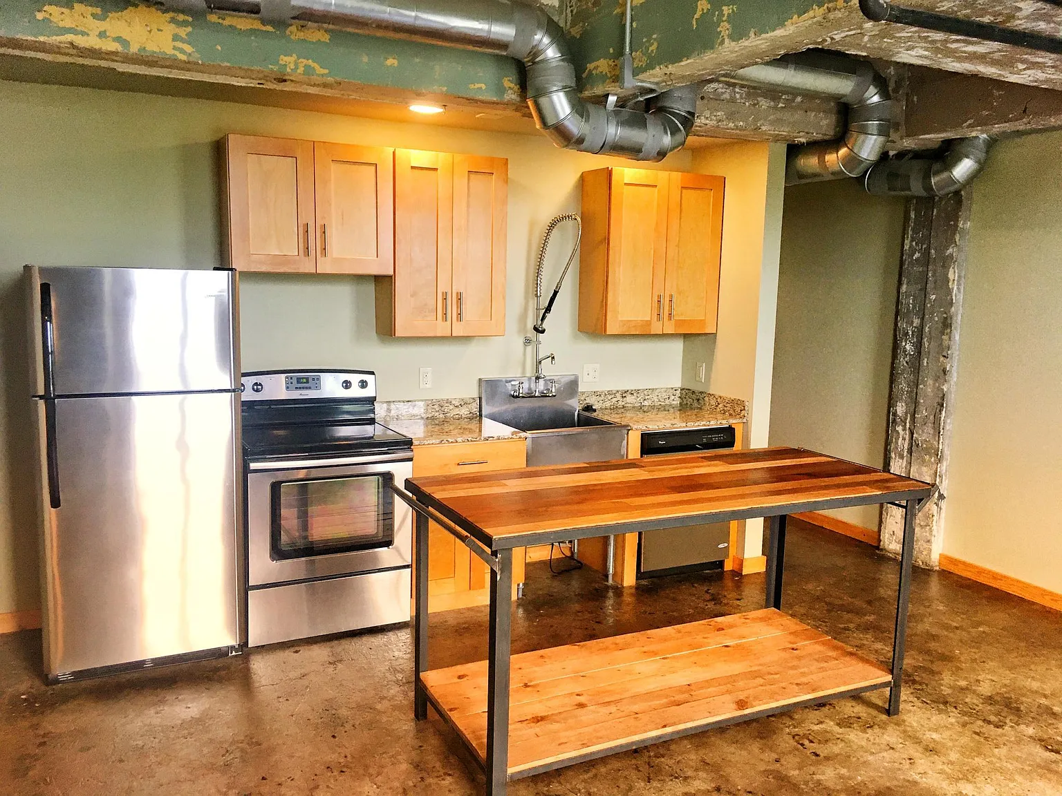 2 bed, 700 sqft, $1,045 — Photo 2