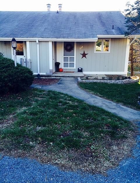 1st image of 220 Willow Creek Cir