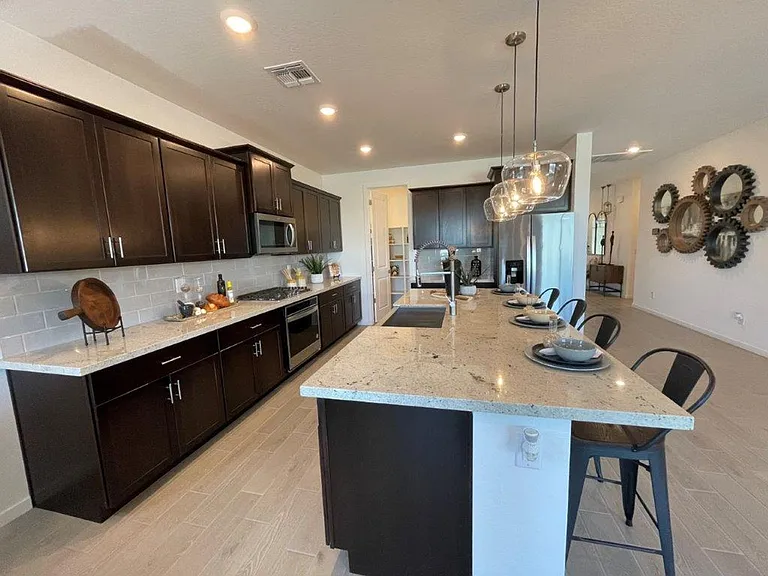 5632 W Walatowa St — Photo 5