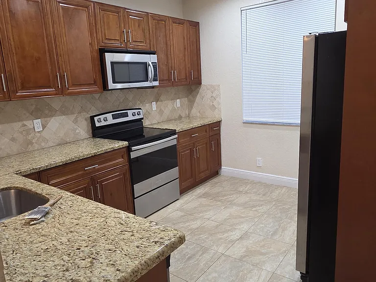 2791 S Evergreen Cir — Photo 2