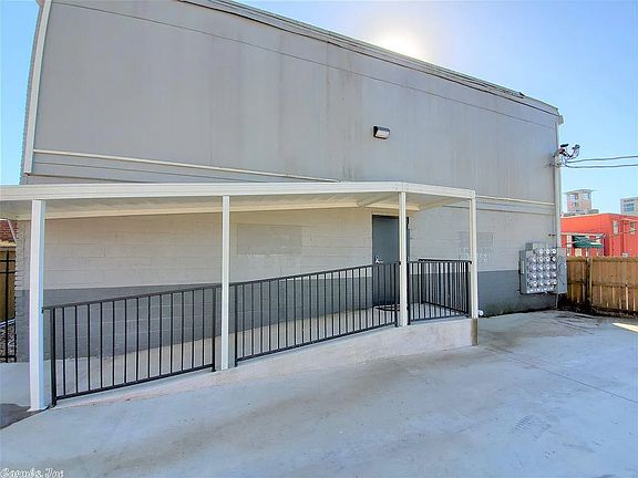 2nd image of 1214 W 6th St APT 9