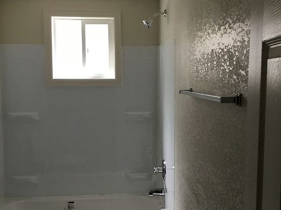 4th image of 15370 SE Stark St #8697264