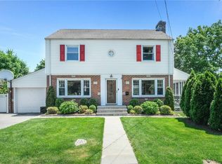 100 Madison Rd, Scarsdale, NY 10583