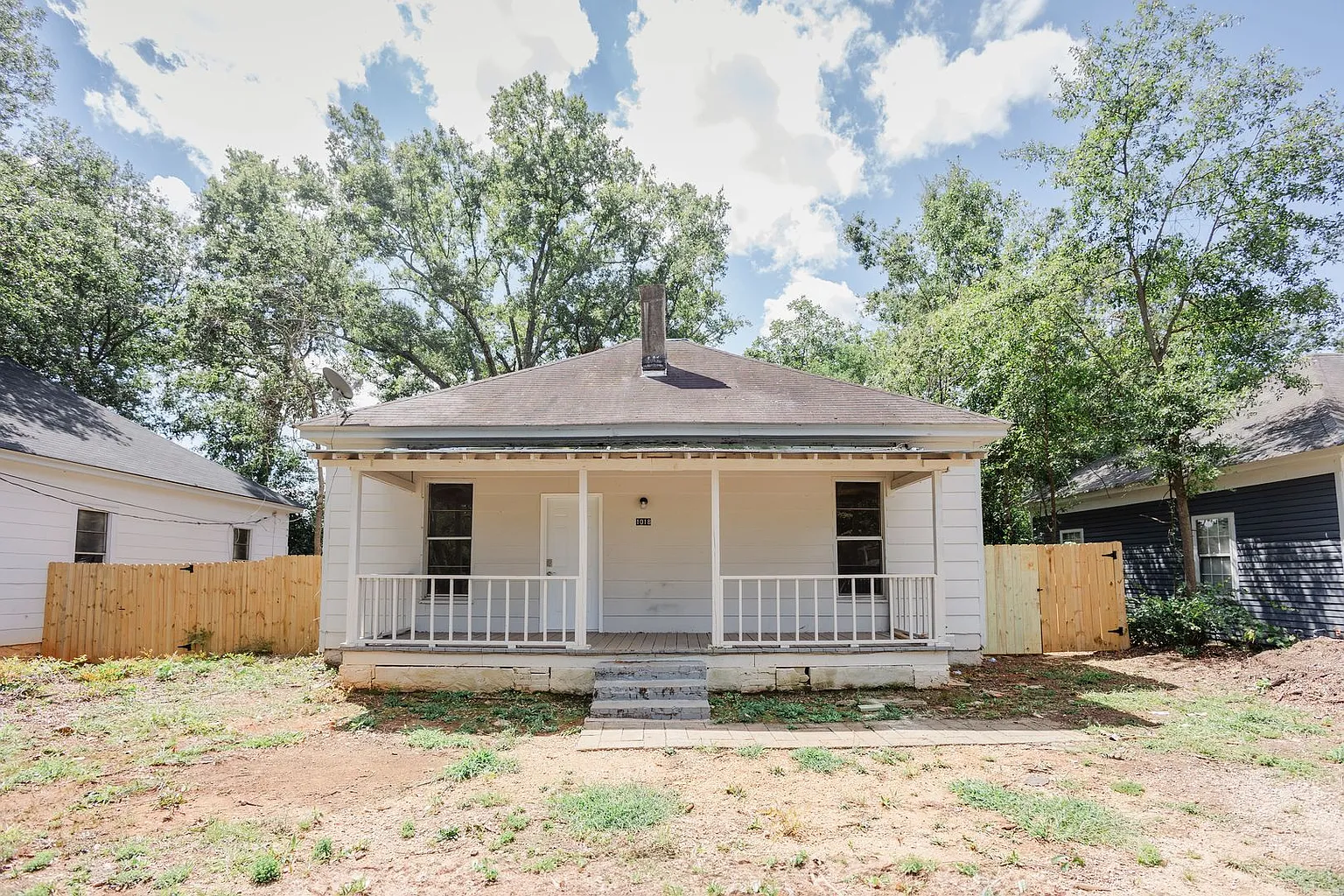 1018 W Broad St photo 1