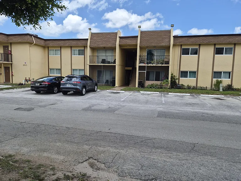 2810 NW 55th Ave #2A — Photo 2