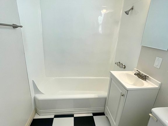 4th image of 4247 1/2 N Bellflower Blvd #4247