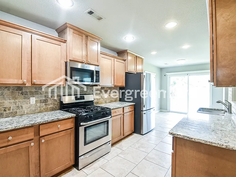 2100 N Wakefield St — Photo 4