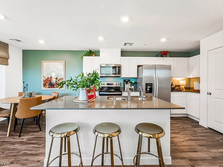 914 Rosy Starling St — Photo 12