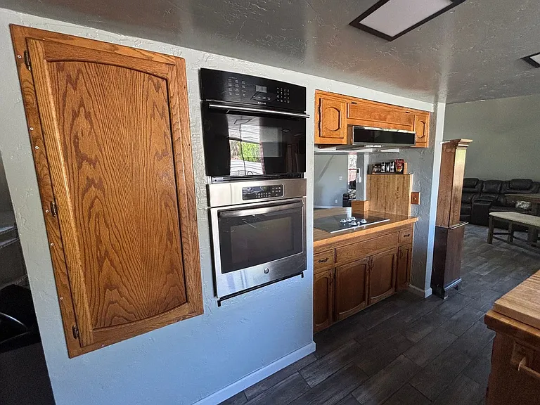 13633 Summit Valley Rd — Photo 43