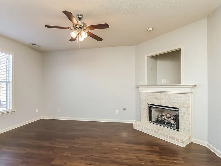8725 Macon Rd — Photo 2
