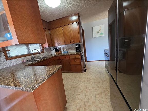 2nd image of 531 2nd AVENUE SE