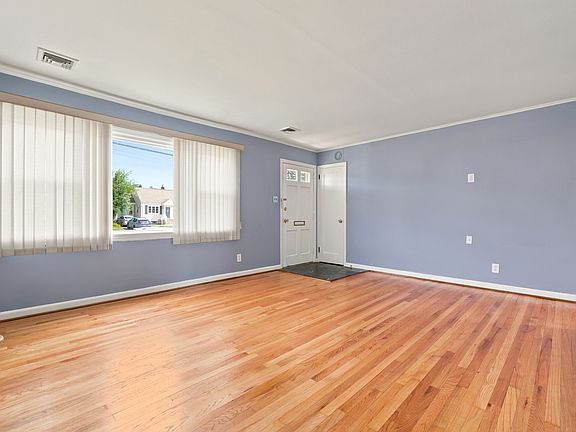 3rd image of 8-34 Henderson Blvd