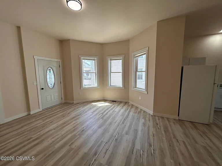 940 Reagan St — Photo 3