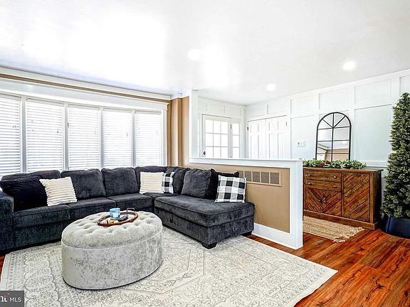 5th image of 19 Sandra Ln