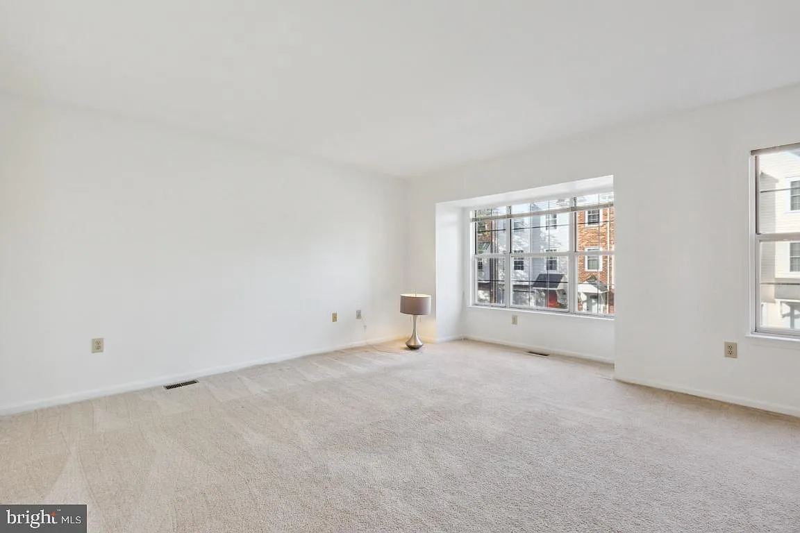 3 bed, 4.0 bath, 1920 sqft, $2,800 — Photo 2