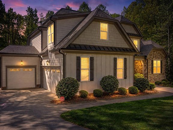 2nd image of 3040 Bay Ct