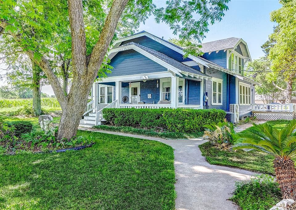 303 S 1st St, Wallis, TX 77485 MLS 77571163 Zillow