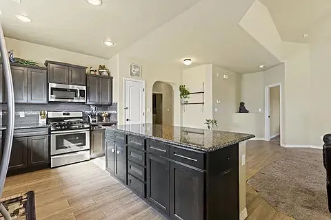 4 bed, 1848 sqft, $2,150 — Photo 2