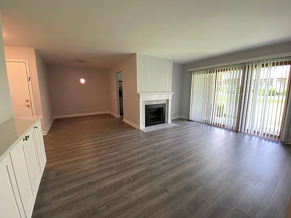 4th image of 384 Thornhill Ct