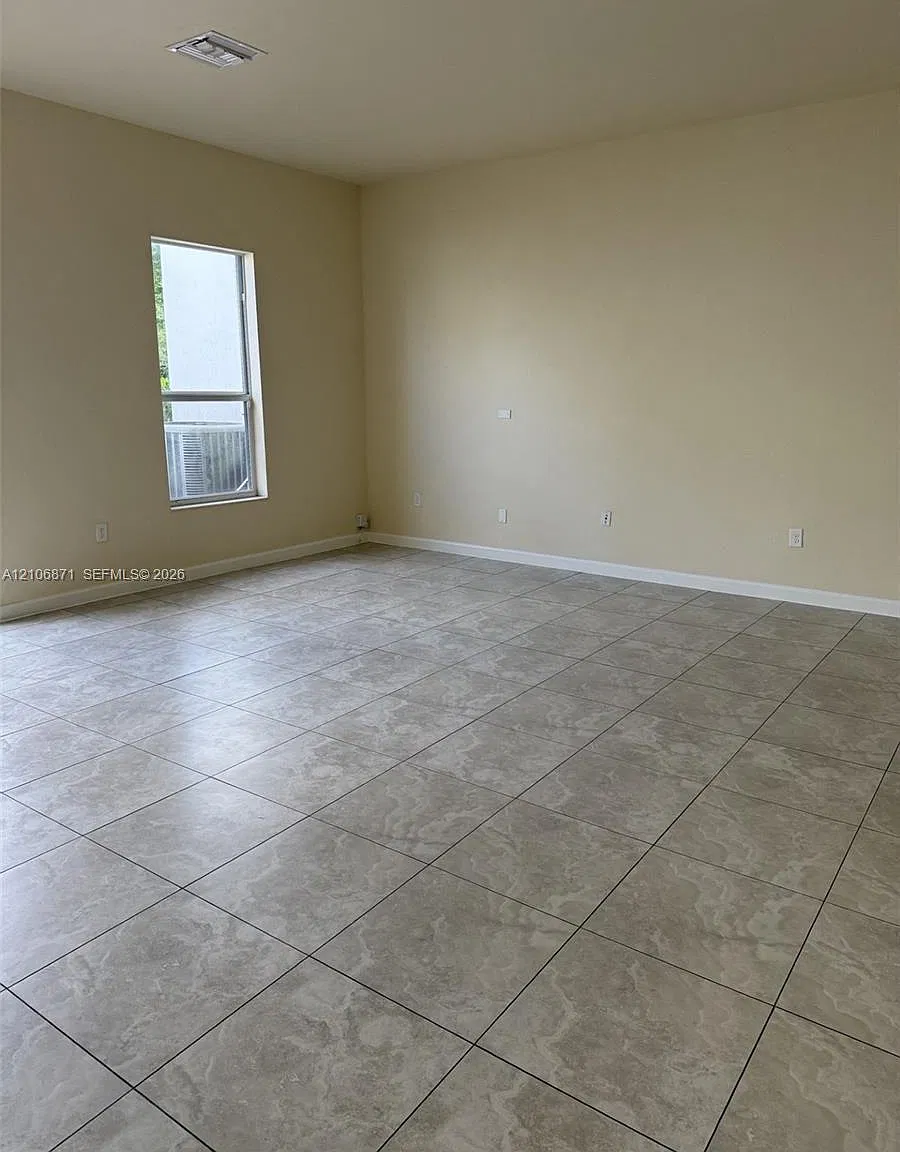 Kendall Commons Residenti — Photo 3