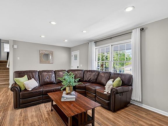 4th image of 2380 Greenway Dr