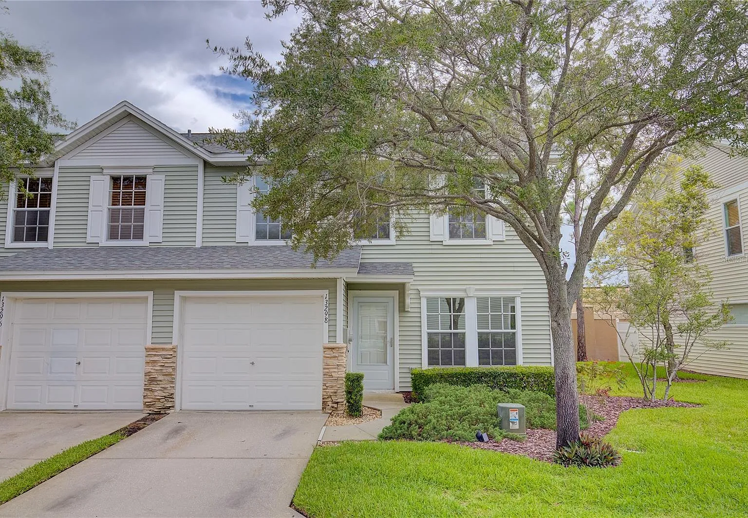 2 bed, 1.5 bath, 1271 sqft, $2,000 — Photo 1