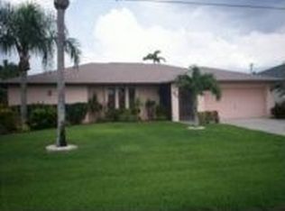 823 SE 20th Ct, Cape Coral, FL 33990