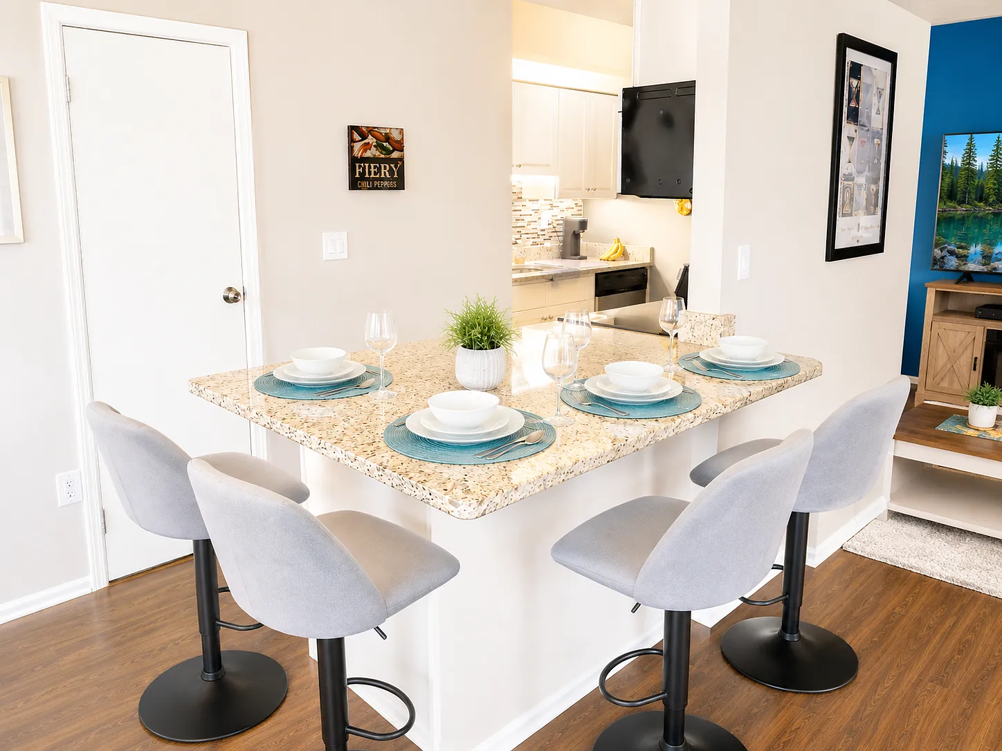 2 bed, 916 sqft, $2,175 — Photo 2