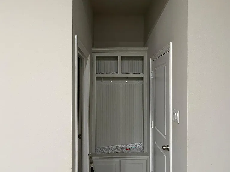 332 Mary Dr — Photo 3