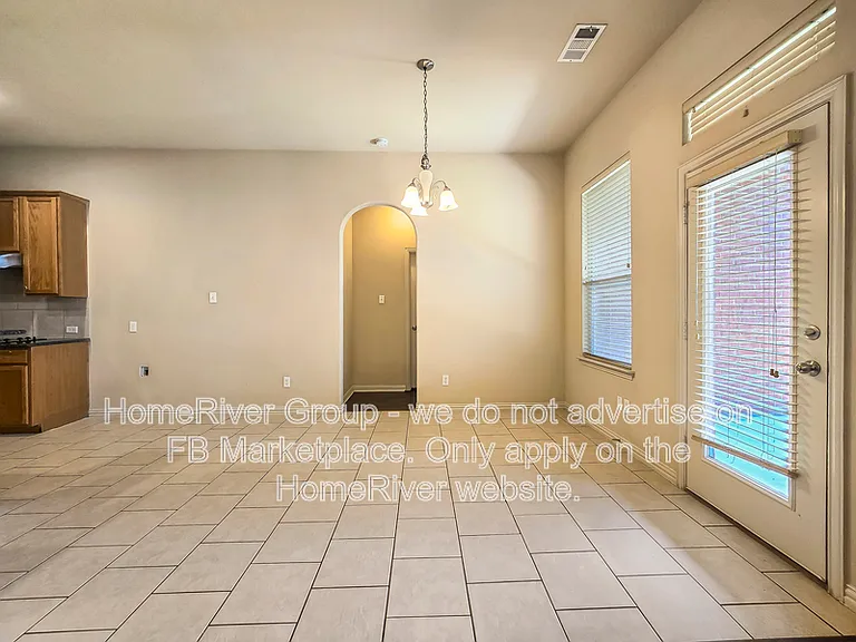 643 E Sandra Ln — Photo 5