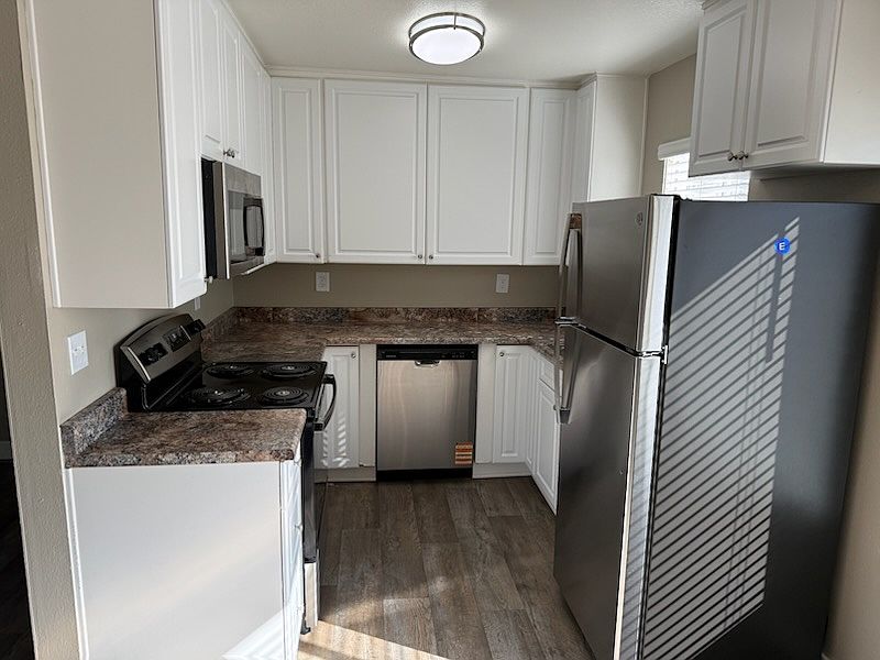 Kitchen- Brand new appliances