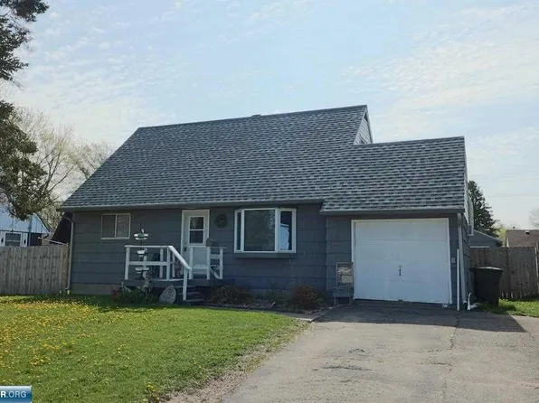 408 Hampshire Dr, Hoyt Lakes, MN 55750