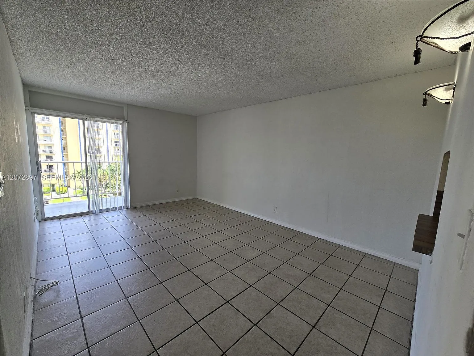 Yolanda Villas Condo — Photo 1
