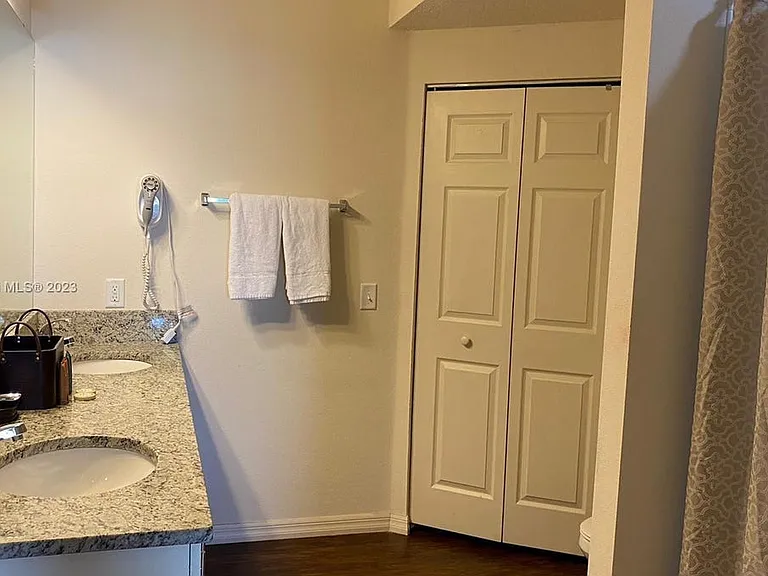 8967 Shine Dr — Photo 29