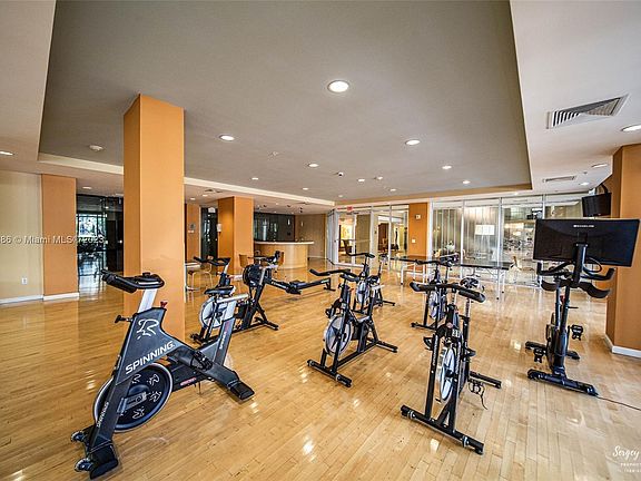 4th image of 511 SE 5th Ave #1821A