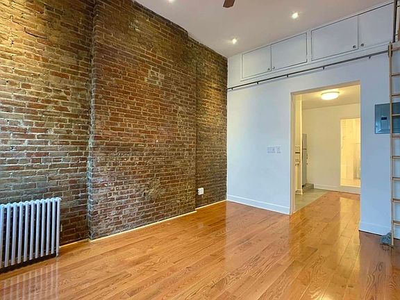 5th image of 411 W 50th St #5W
