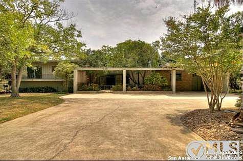 1st image of 136 Honeysuckle Ln