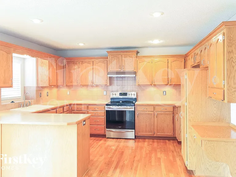 707 Corrington Dr — Photo 5