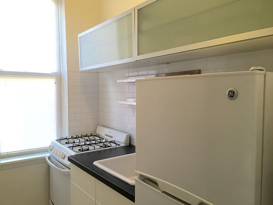 2nd image of 23 W 84th St APT 3E