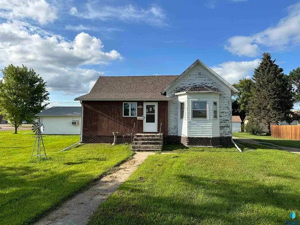 106 W Washington Ave, Howard, SD 57349