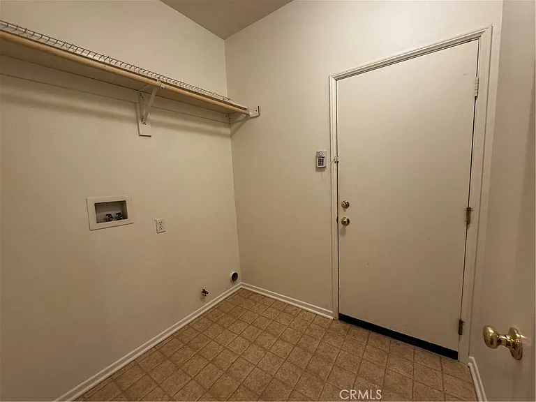 36168 Leeds St — Photo 16