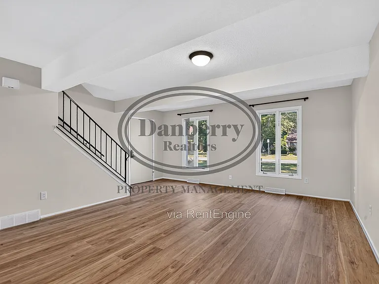 5409 Westcastle Dr #4 — Photo 15