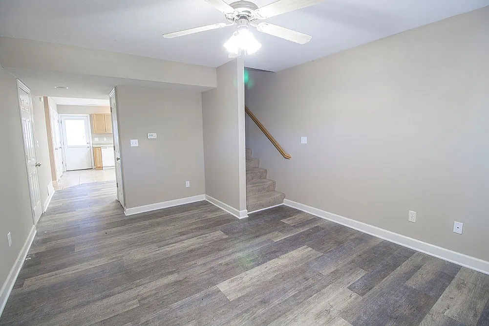 Spacious North Side Townhouse — Photo 3