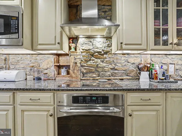 4091 Wren Rd, Thomasville, PA 17364