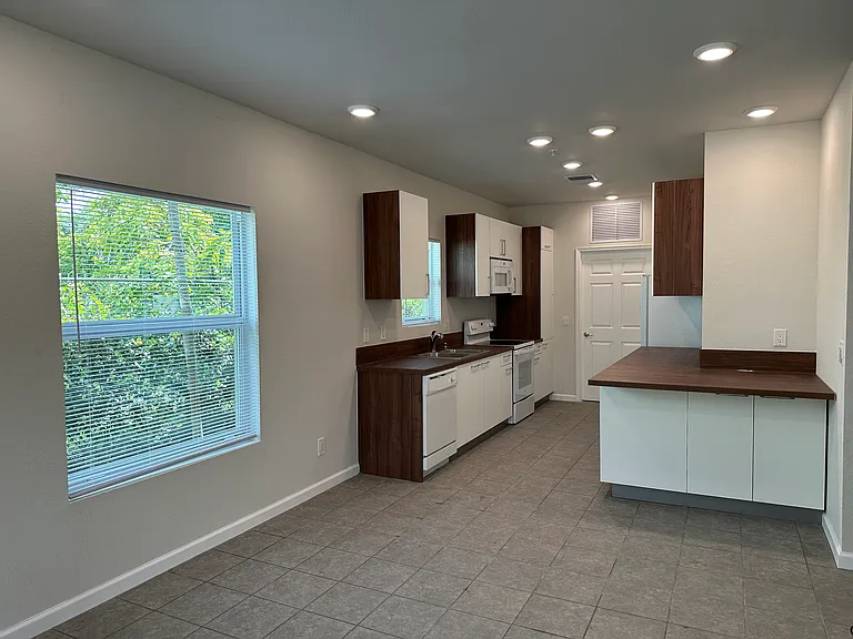 7400 SW 10th Ct #201 — Photo 3